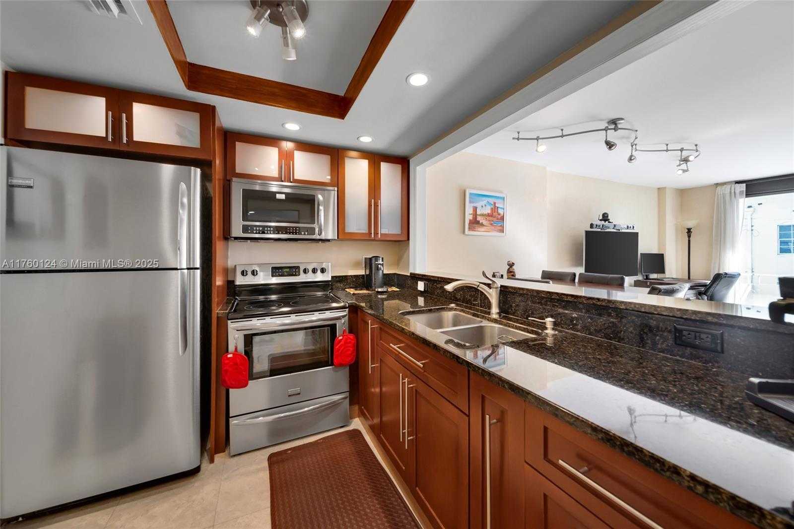 Small Image of 465 OCEAN DR #407, Miami Beach Number 10