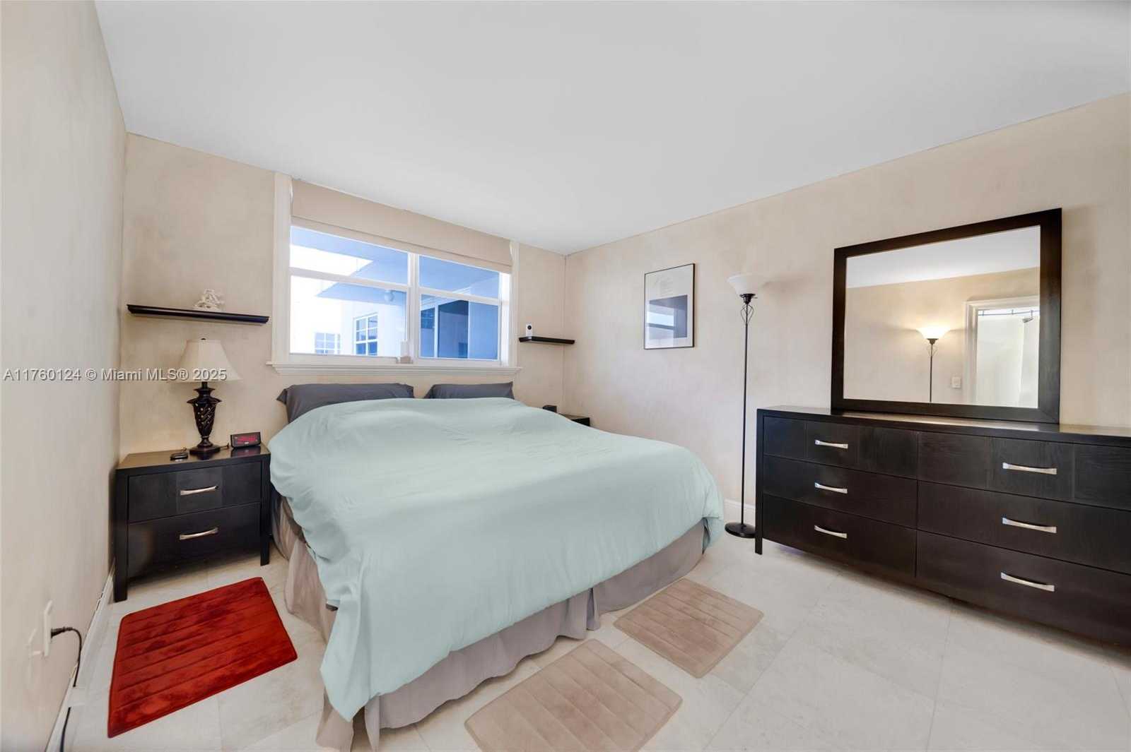 Small Image of 465 OCEAN DR #407, Miami Beach Number 11