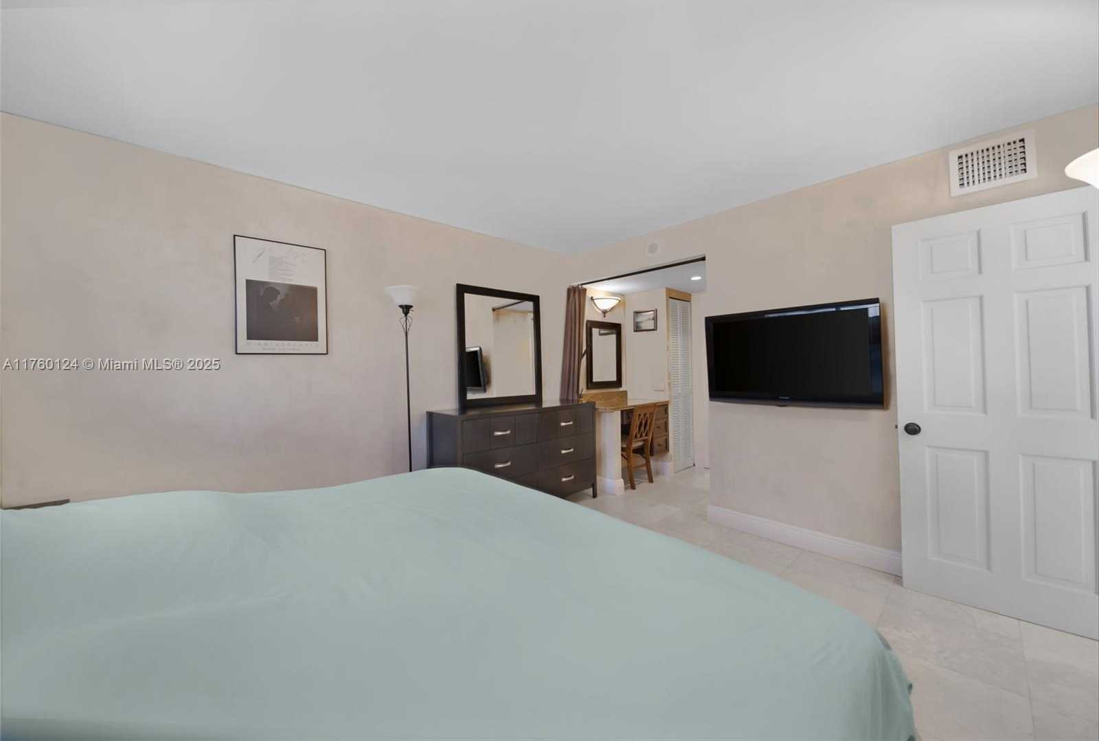 Small Image of 465 OCEAN DR #407, Miami Beach Number 14
