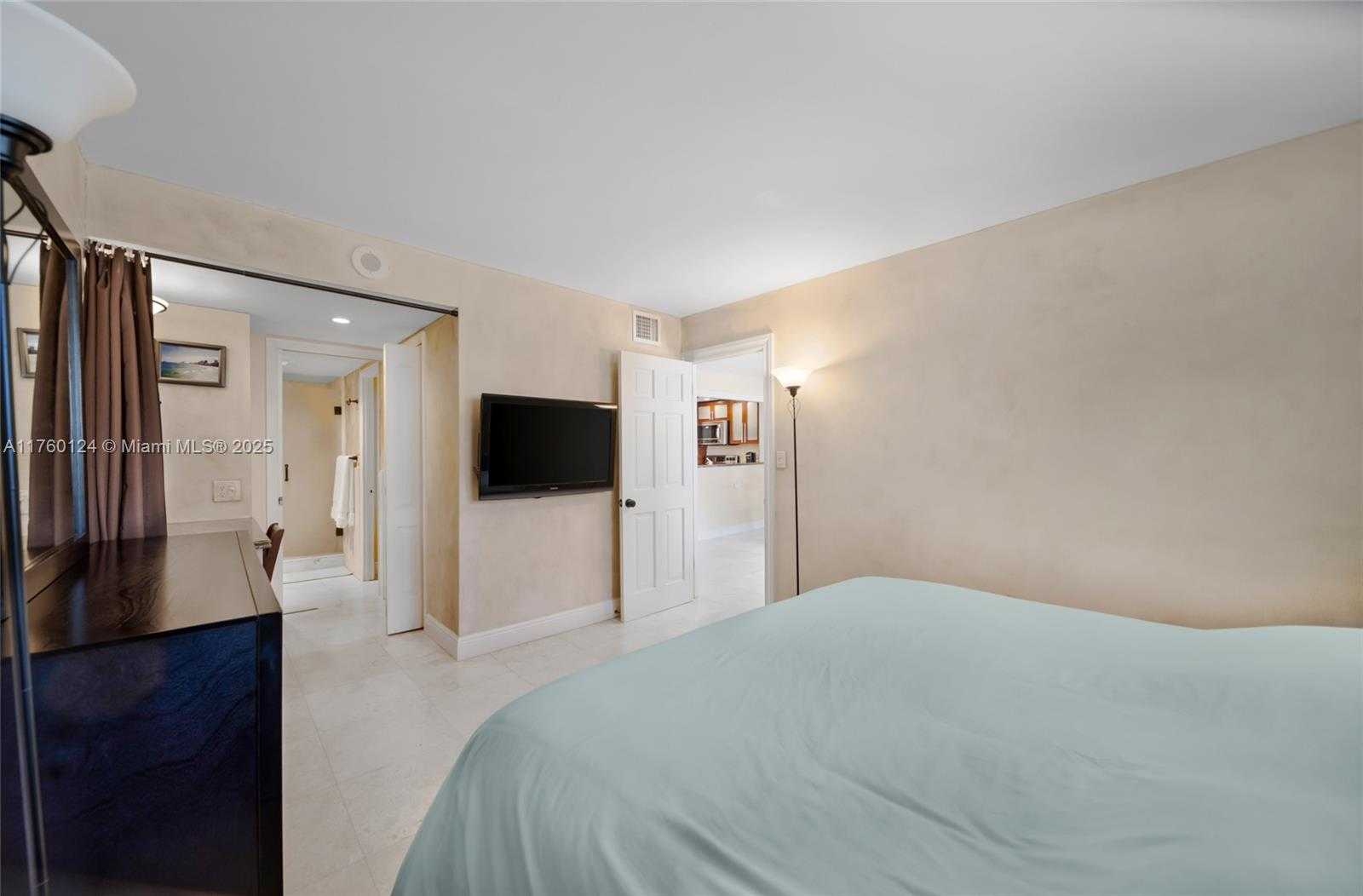 Small Image of 465 OCEAN DR #407, Miami Beach Number 15