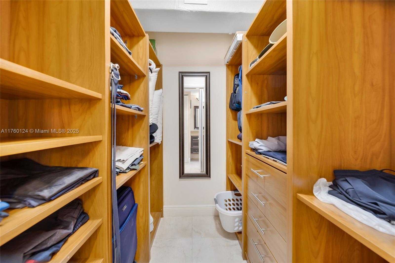 Small Image of 465 OCEAN DR #407, Miami Beach Number 17