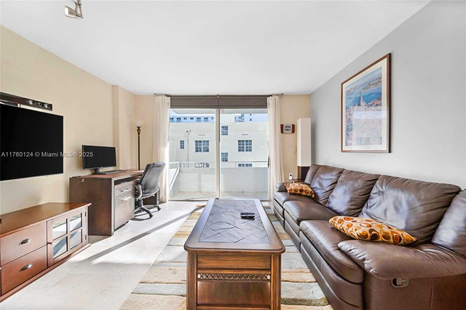 Small Image of 465 OCEAN DR #407, Miami Beach Number 3