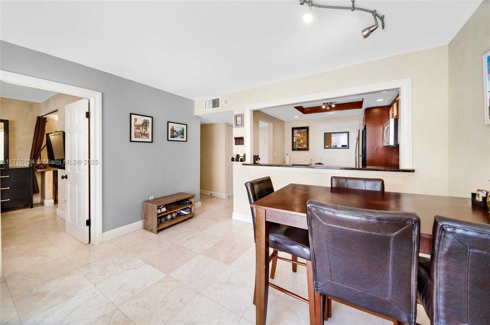Small Image of 465 OCEAN DR #407, Miami Beach Number 6