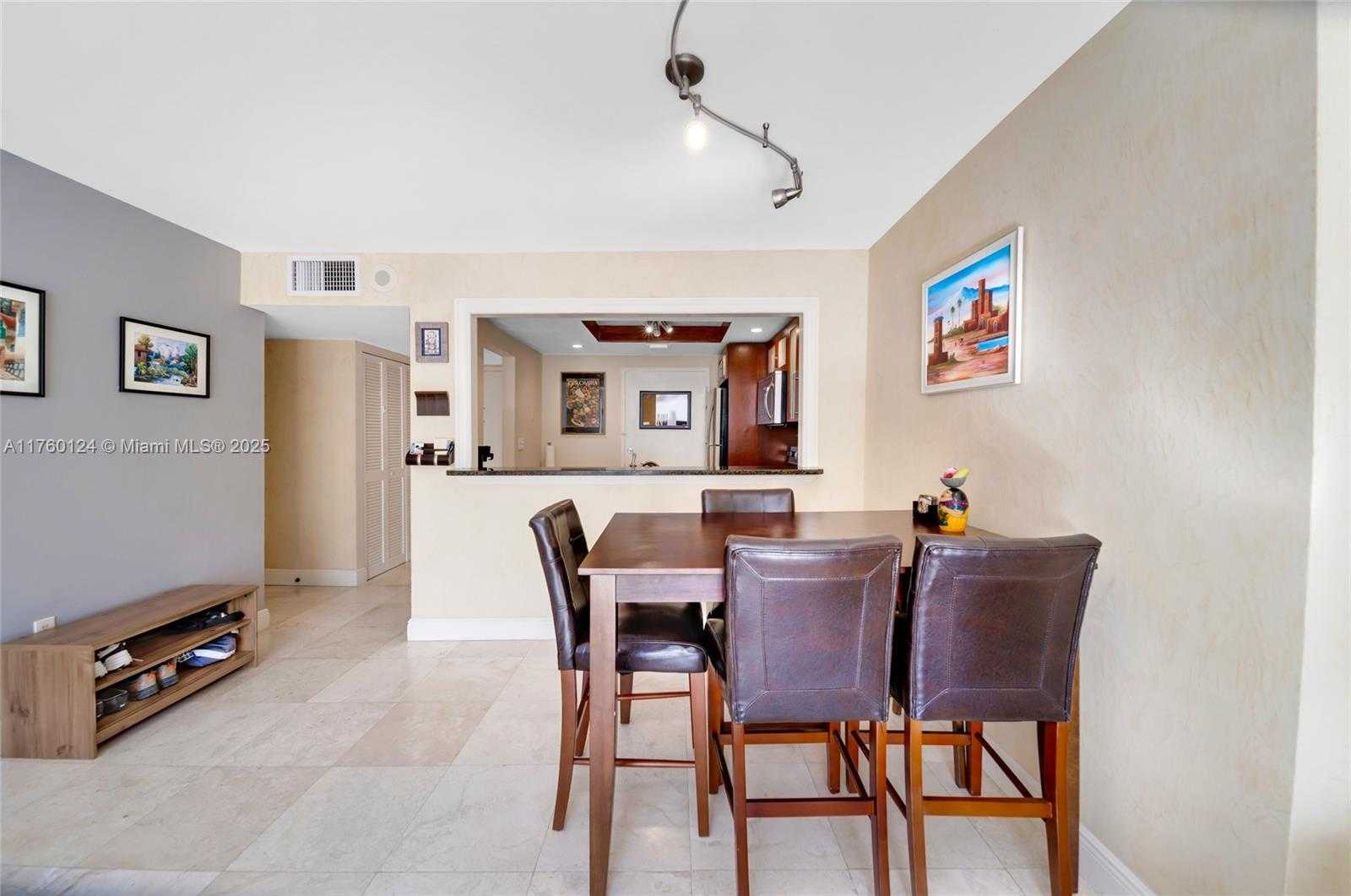 Small Image of 465 OCEAN DR #407, Miami Beach Number 7