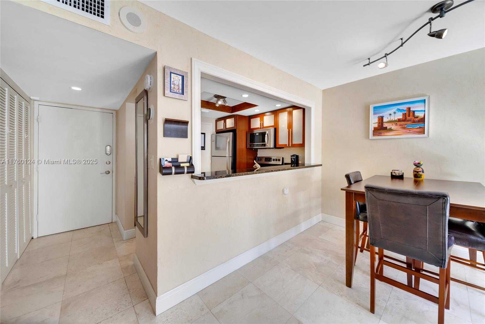 Small Image of 465 OCEAN DR #407, Miami Beach Number 8