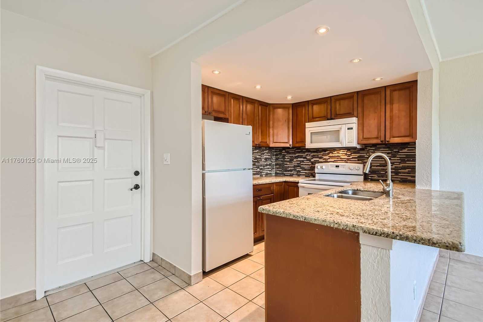 Small Image of 1855 PLUNKETT ST #406, Hollywood Number 3