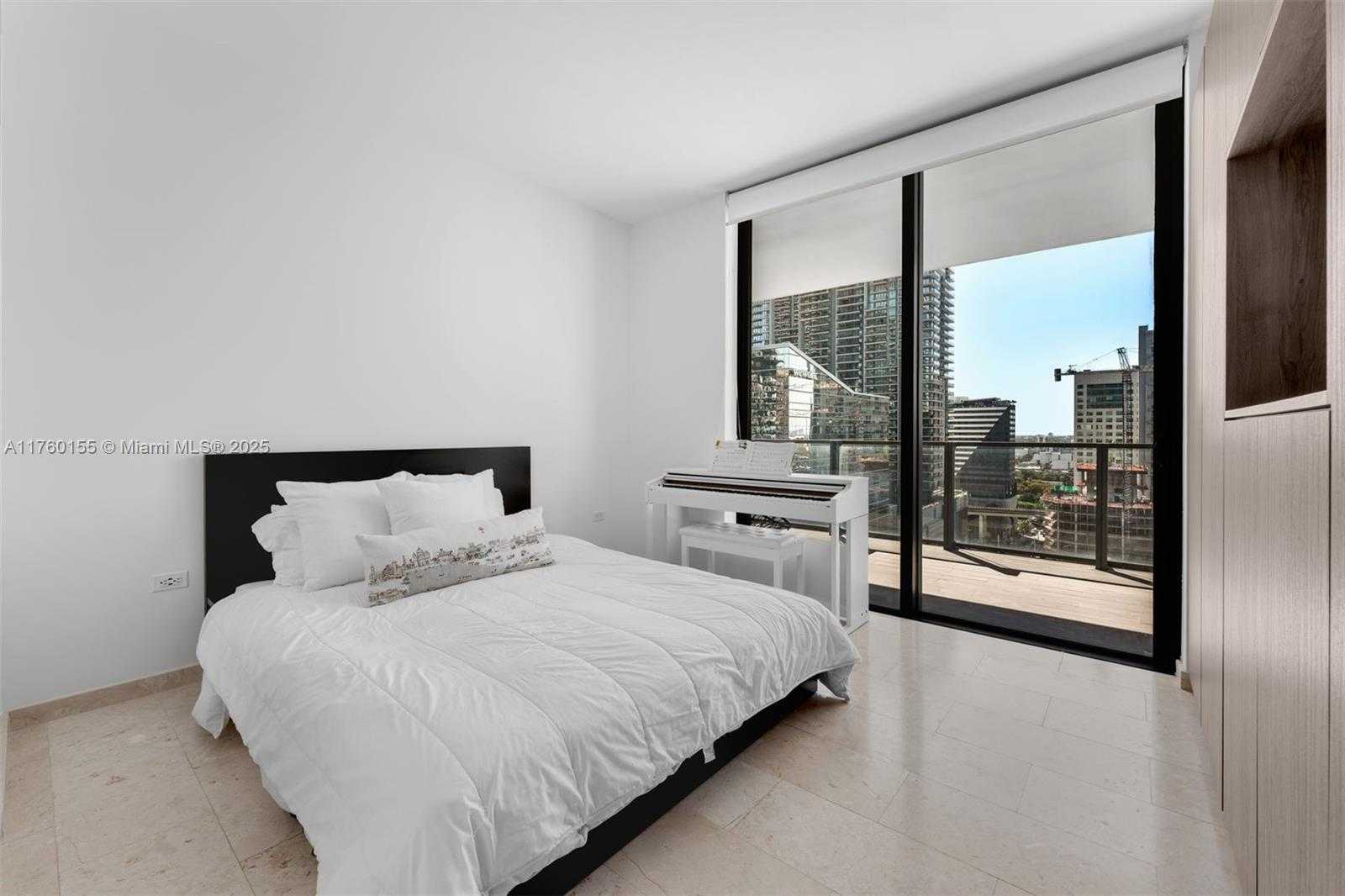 Small Image of 68 SOUTH EAST 6TH ST #1404, Miami Number 16