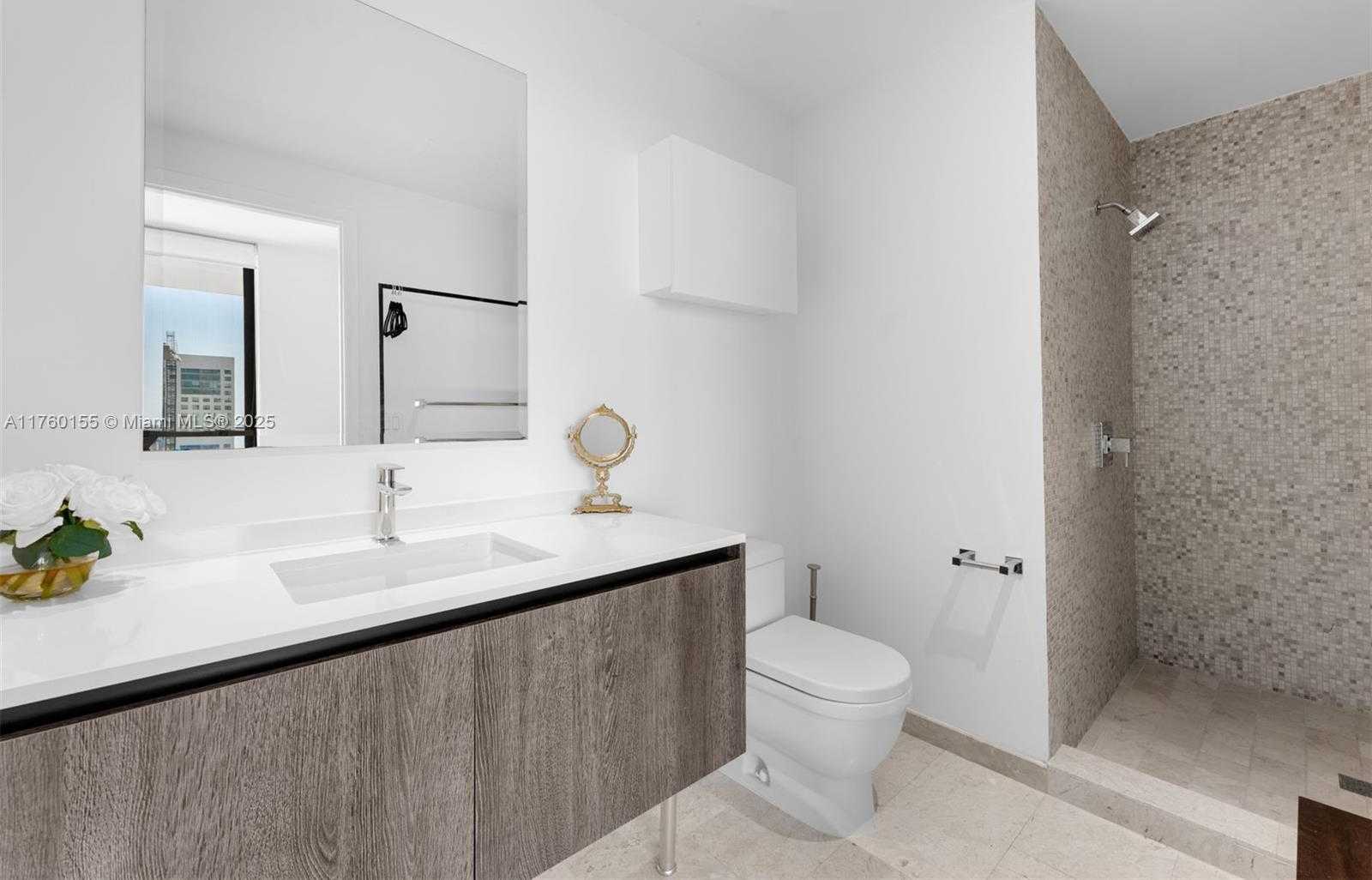Small Image of 68 SOUTH EAST 6TH ST #1404, Miami Number 17