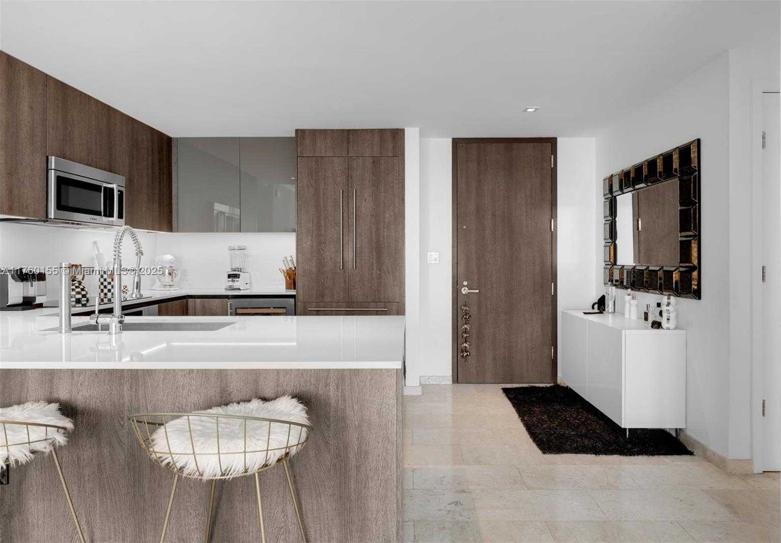 Small Image of 68 SOUTH EAST 6TH ST #1404, Miami Number 2