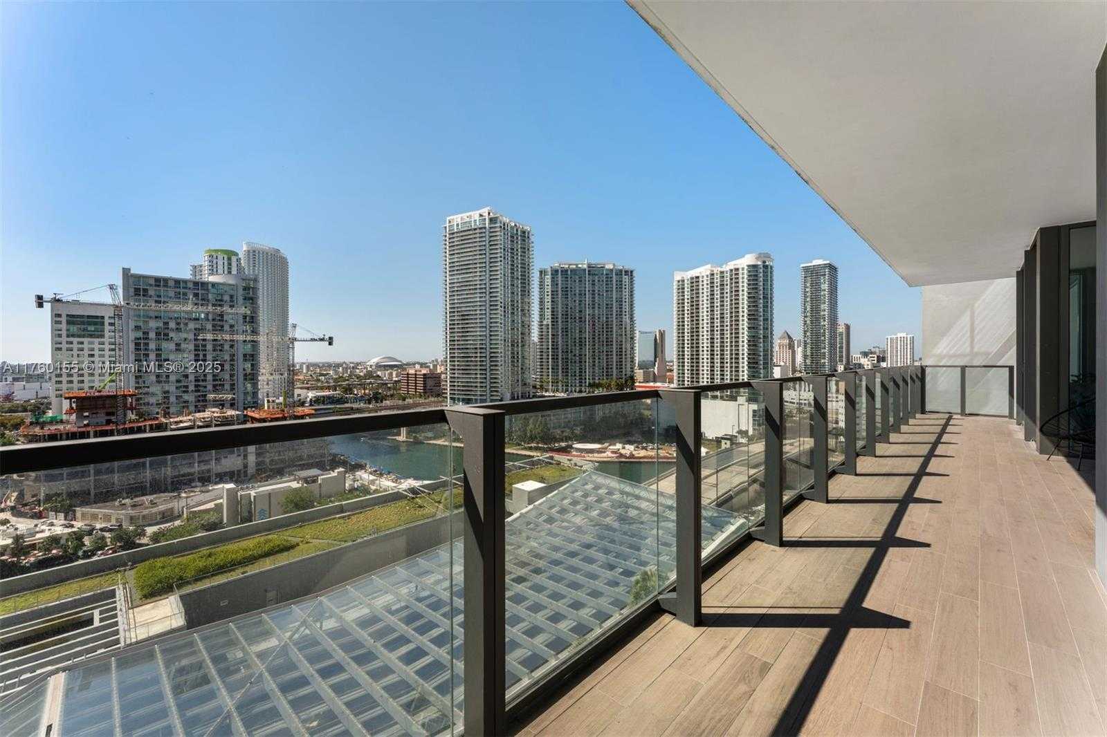 Small Image of 68 SOUTH EAST 6TH ST #1404, Miami Number 3