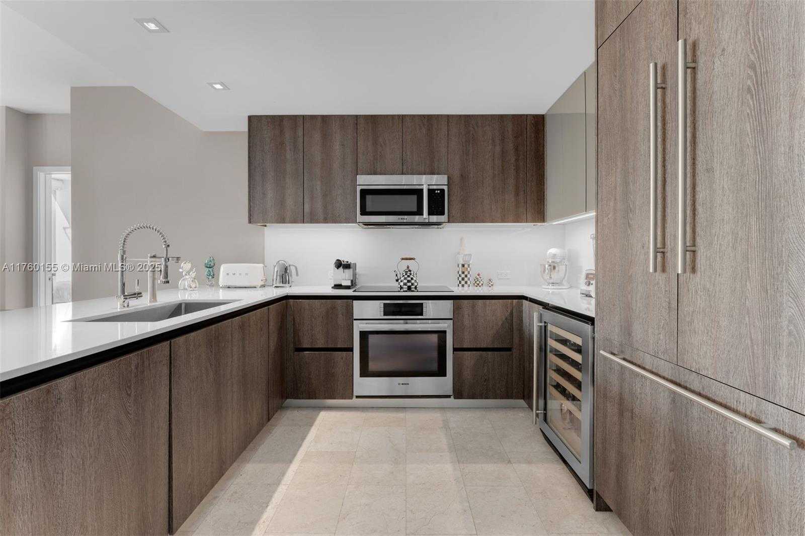Small Image of 68 SOUTH EAST 6TH ST #1404, Miami Number 4