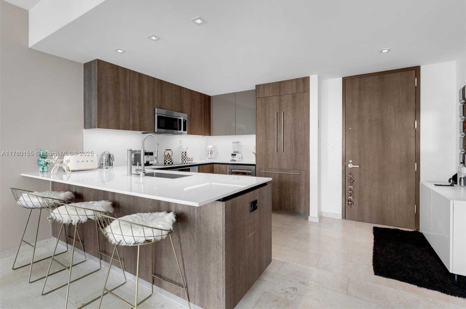 Small Image of 68 SOUTH EAST 6TH ST #1404, Miami Number 6