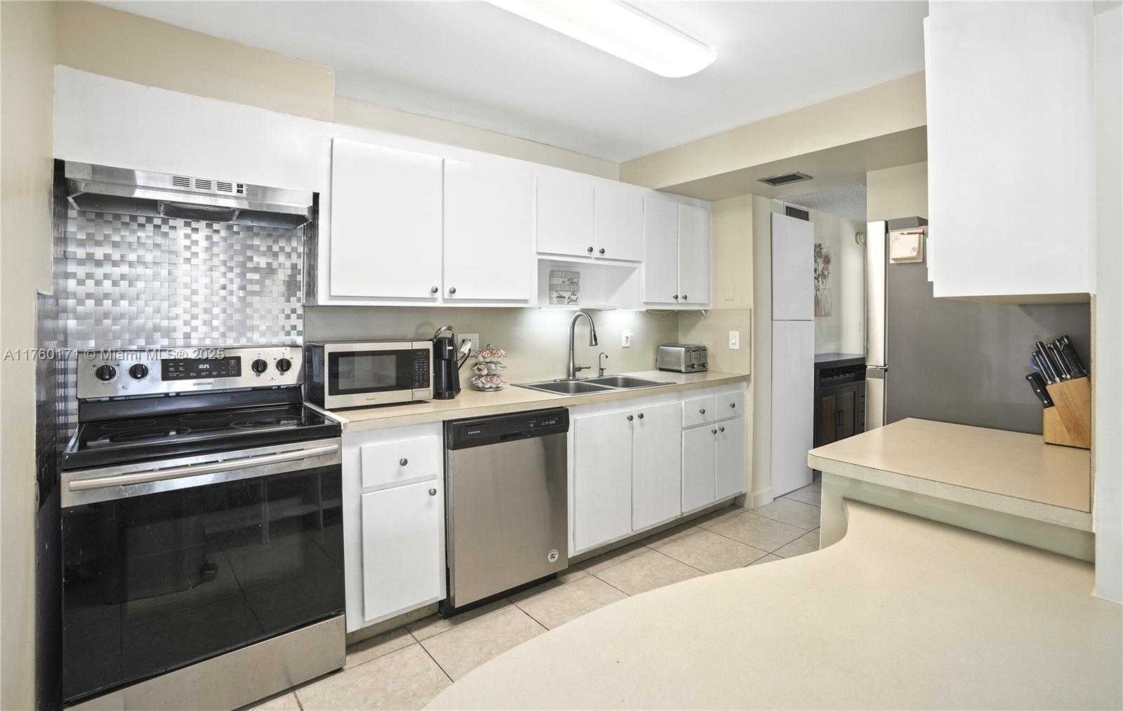 Small Image of 1301 RIVER REACH DR #110, Fort Lauderdale Number 11
