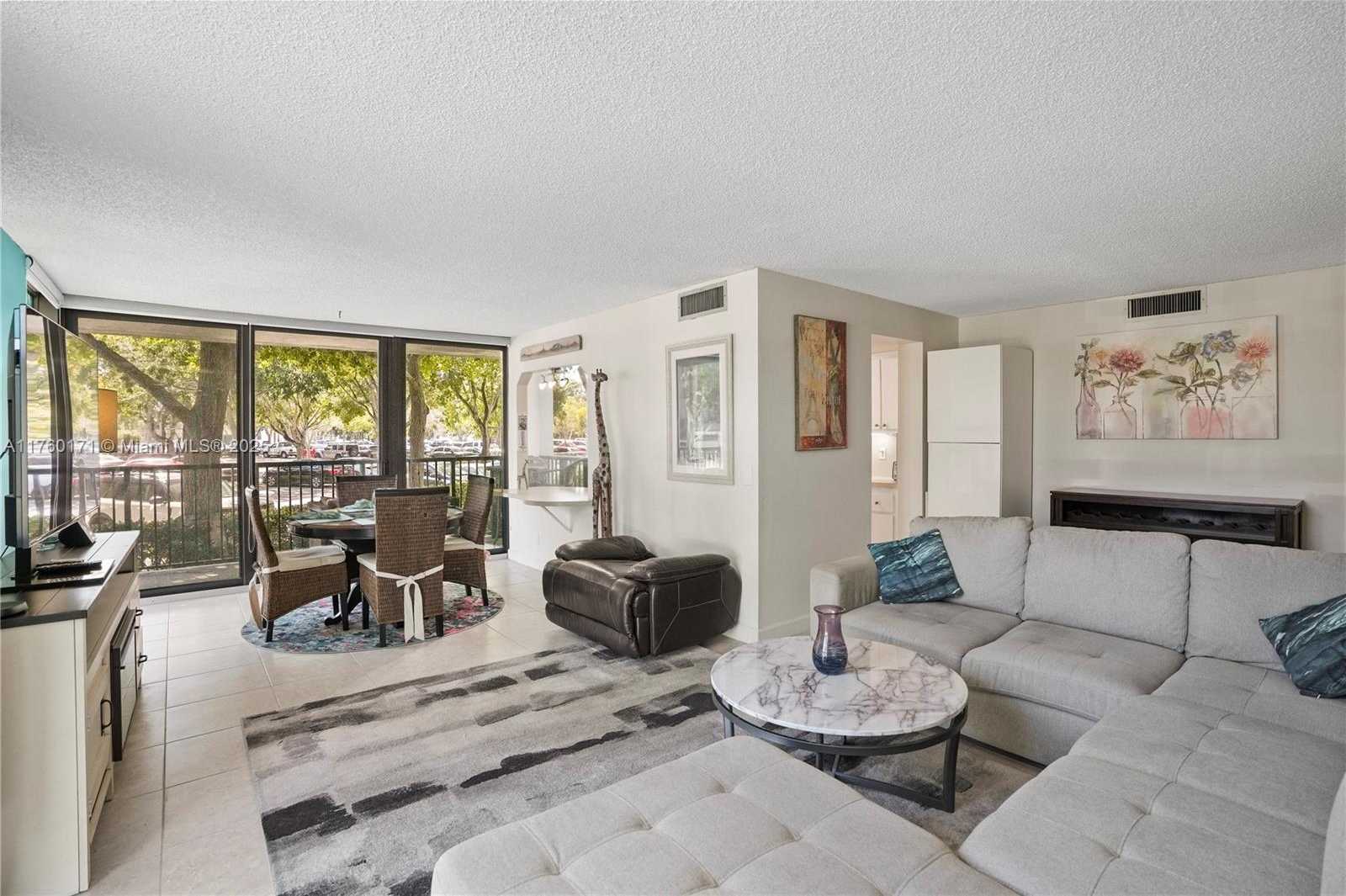 Small Image of 1301 RIVER REACH DR #110, Fort Lauderdale Number 4
