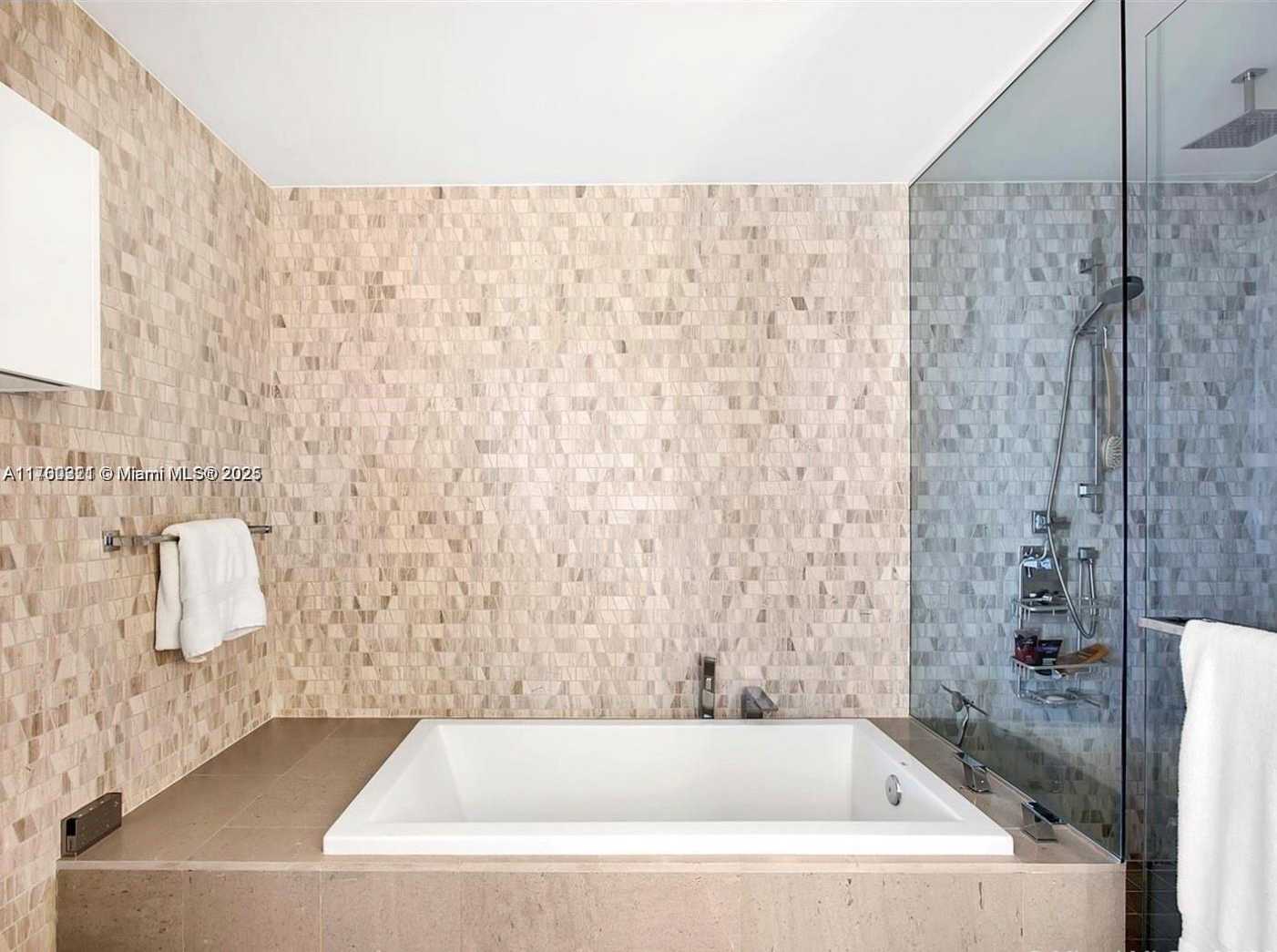 Small Image of 68 SOUTH EAST 6TH ST #3111, Miami Number 15