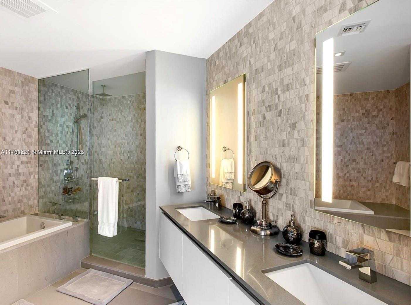 Small Image of 68 SOUTH EAST 6TH ST #3111, Miami Number 16