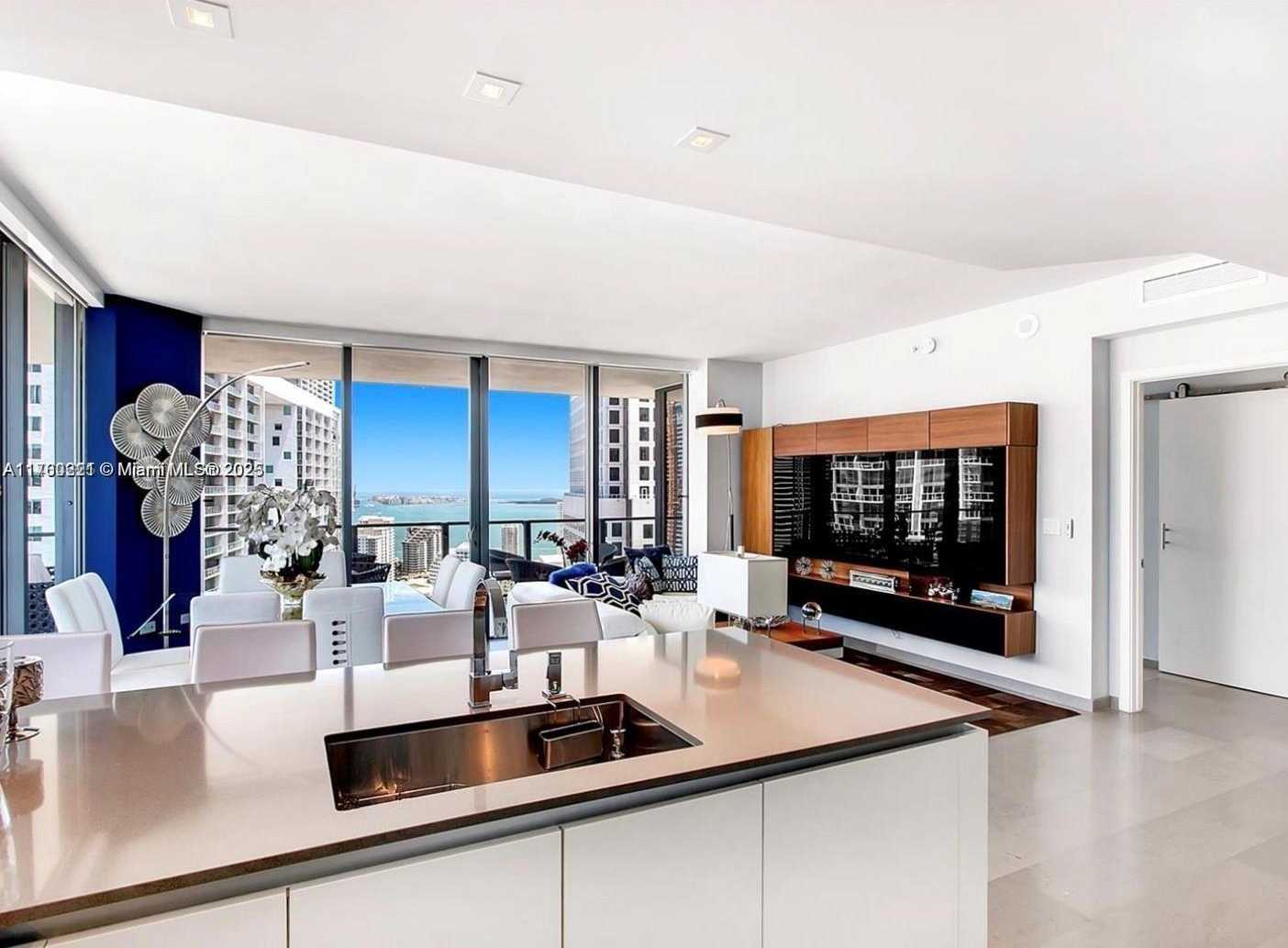 Small Image of 68 SOUTH EAST 6TH ST #3111, Miami Number 9