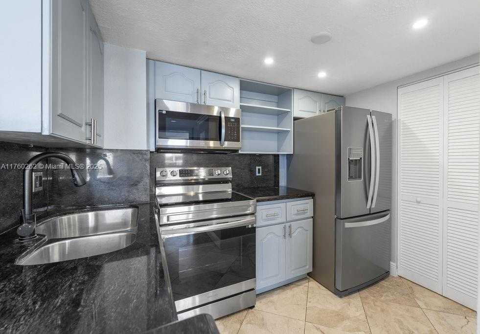 Small Image of 770 CLAUGHTON ISLAND DR #2111, Miami Number 10