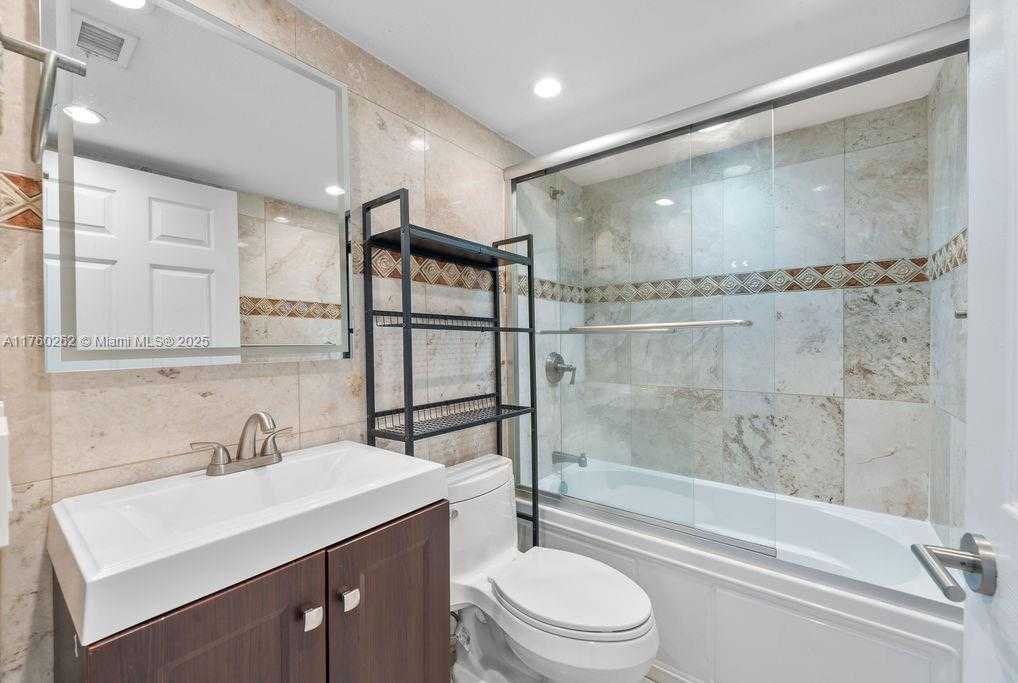 Small Image of 770 CLAUGHTON ISLAND DR #2111, Miami Number 13