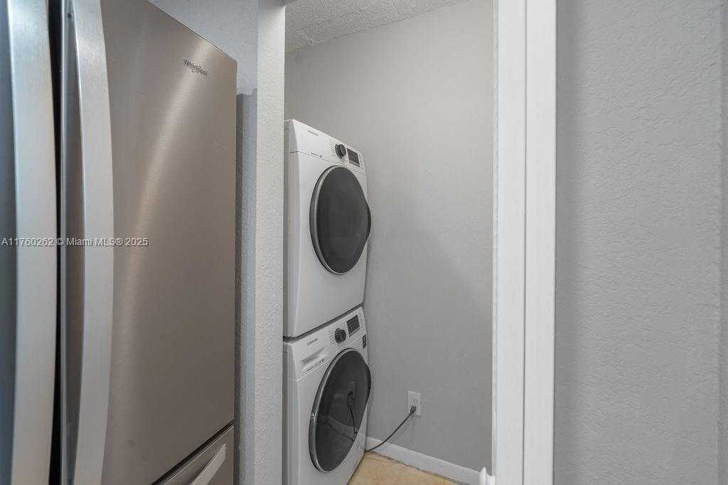 Small Image of 770 CLAUGHTON ISLAND DR #2111, Miami Number 14