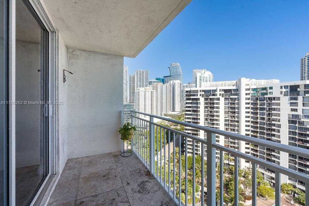 Small Image of 770 CLAUGHTON ISLAND DR #2111, Miami Number 17