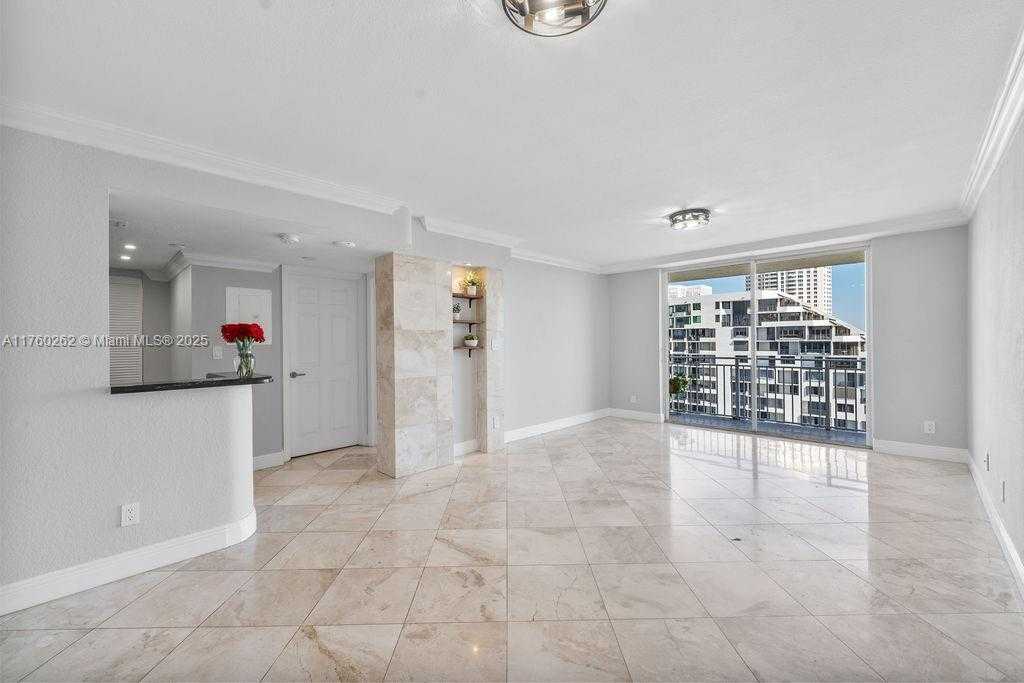 Small Image of 770 CLAUGHTON ISLAND DR #2111, Miami Number 3