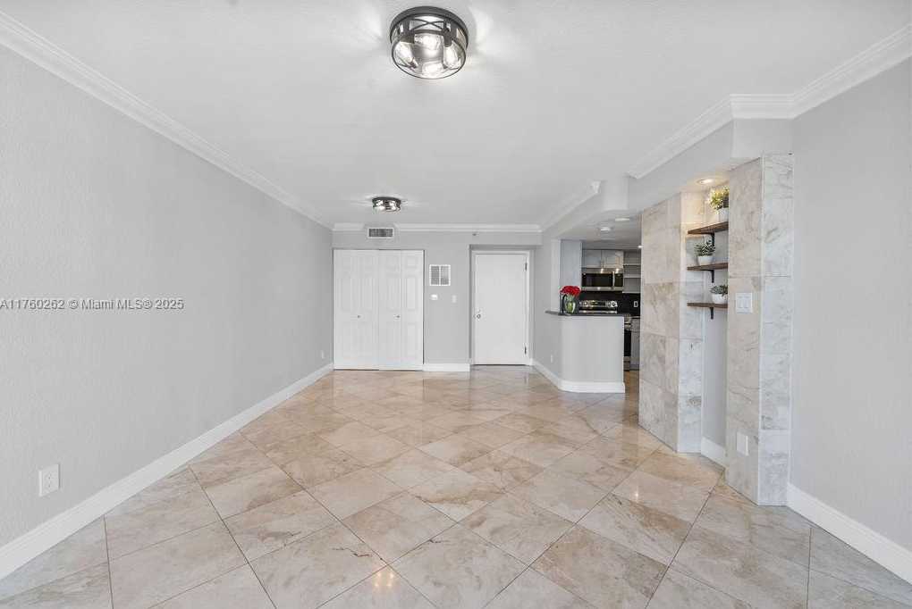 Small Image of 770 CLAUGHTON ISLAND DR #2111, Miami Number 4