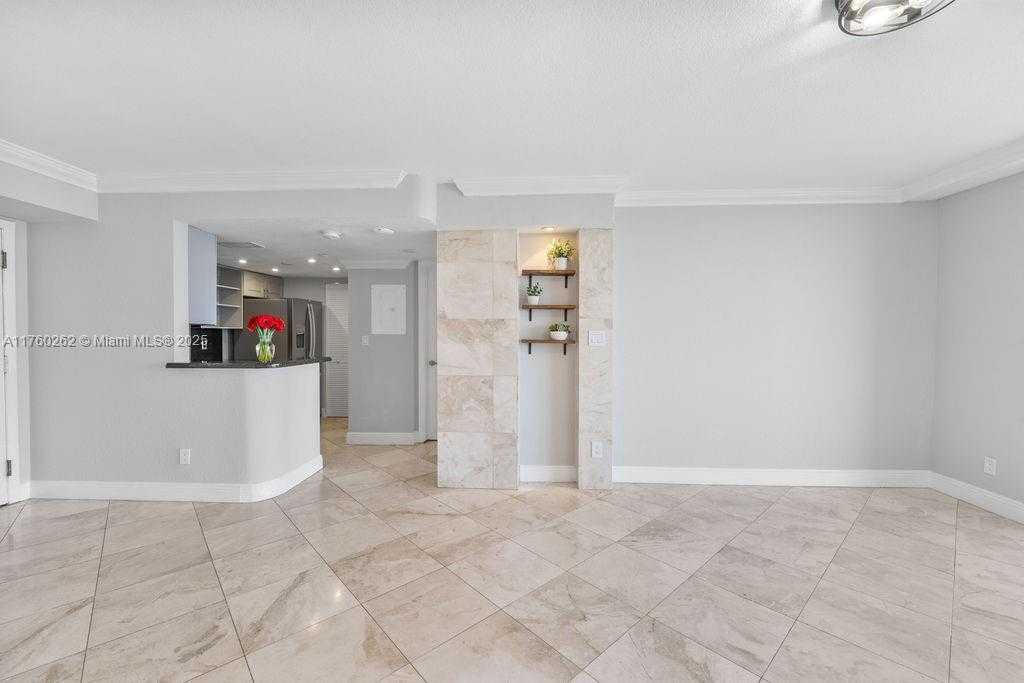 Small Image of 770 CLAUGHTON ISLAND DR #2111, Miami Number 5