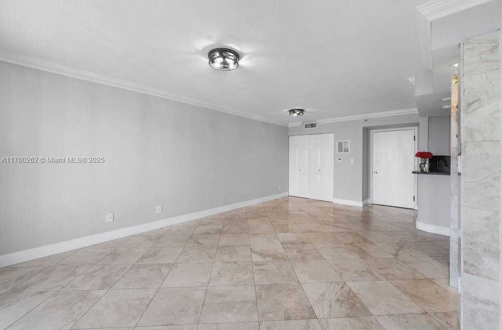 Small Image of 770 CLAUGHTON ISLAND DR #2111, Miami Number 6