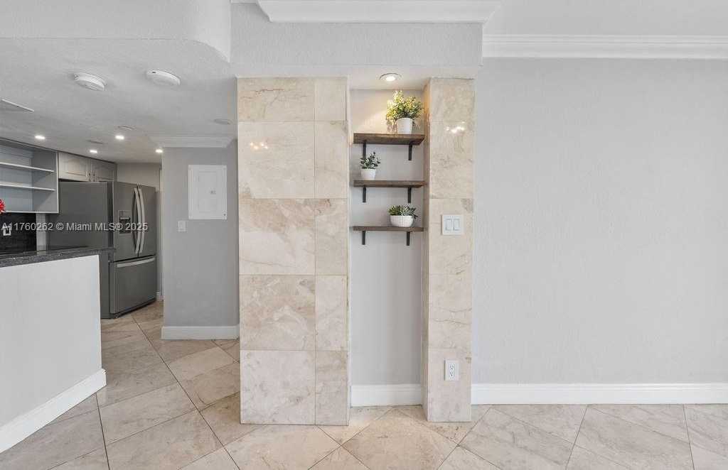 Small Image of 770 CLAUGHTON ISLAND DR #2111, Miami Number 7