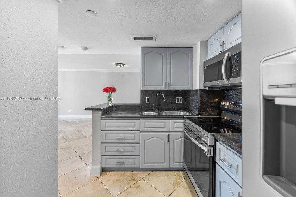 Small Image of 770 CLAUGHTON ISLAND DR #2111, Miami Number 8
