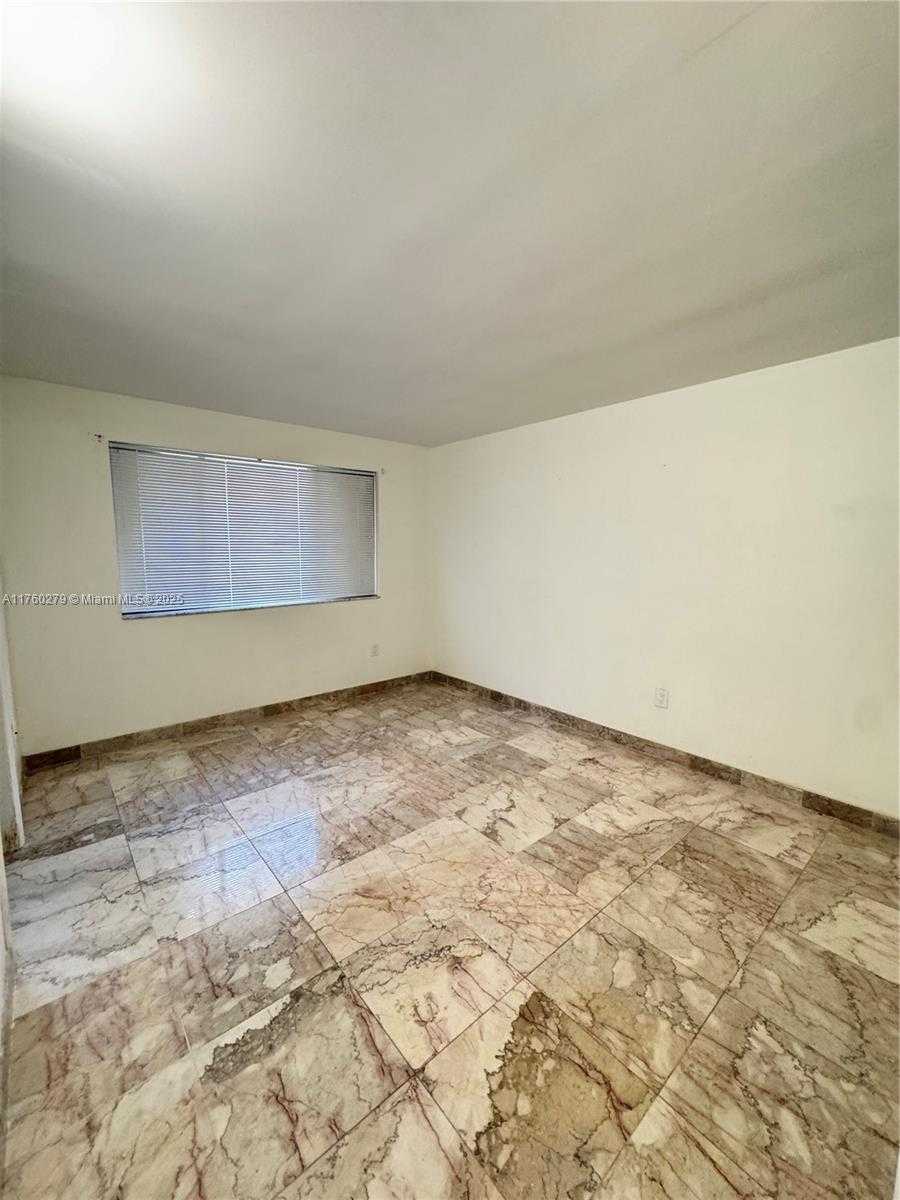 Small Image of 15525 MIAMI LAKEWAY N #102, Miami Lakes Number 11