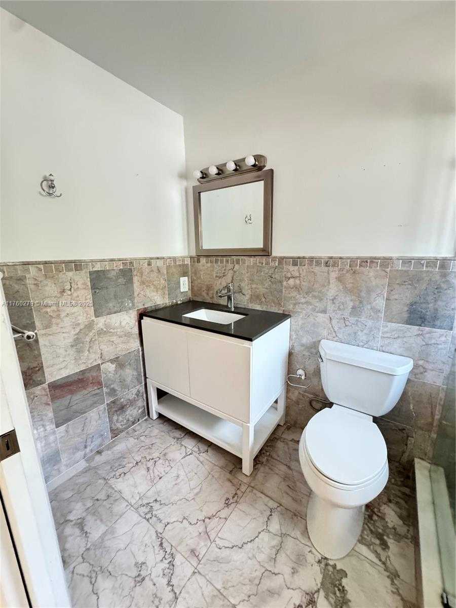 Small Image of 15525 MIAMI LAKEWAY N #102, Miami Lakes Number 13