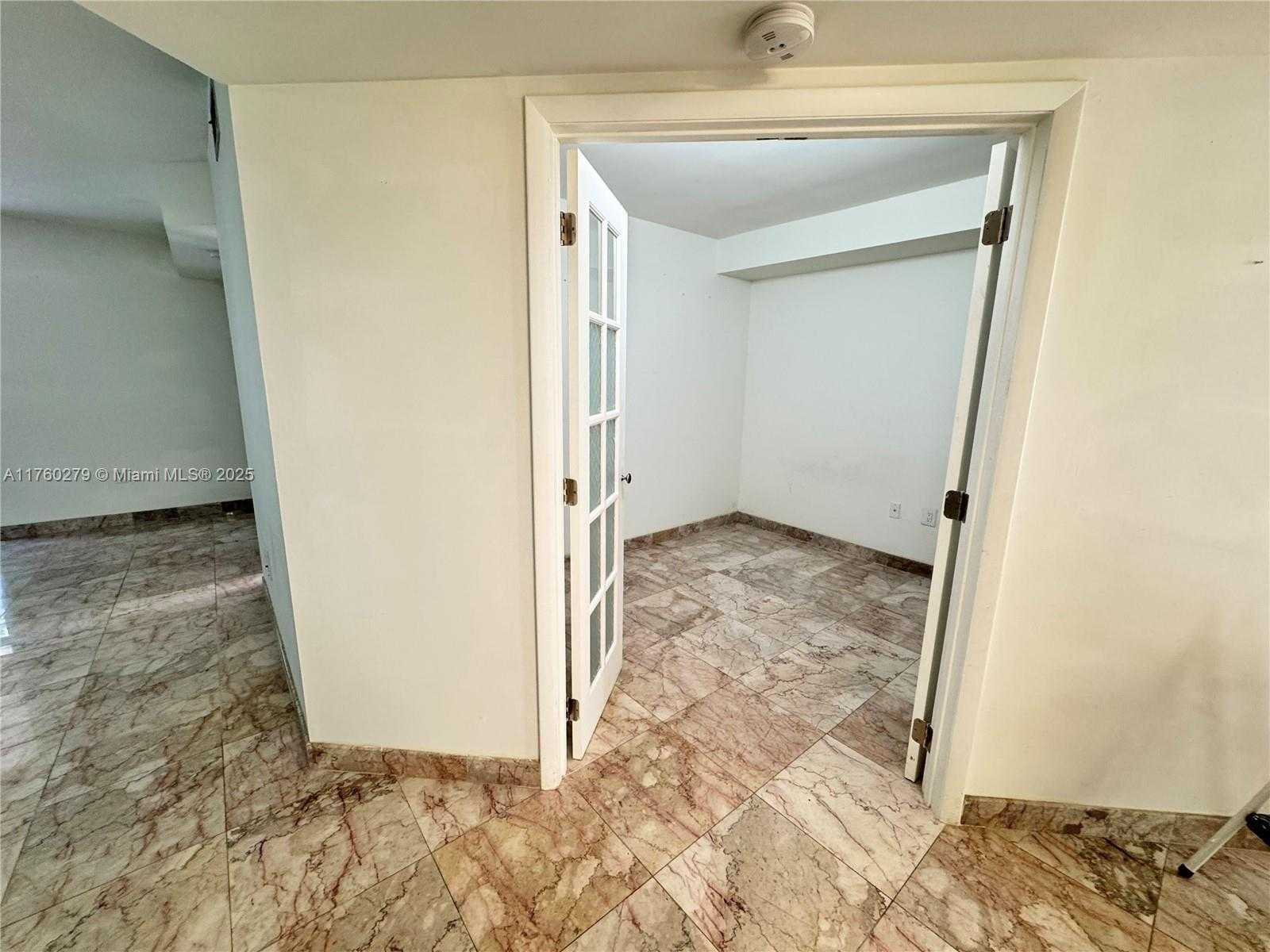 Small Image of 15525 MIAMI LAKEWAY N #102, Miami Lakes Number 14