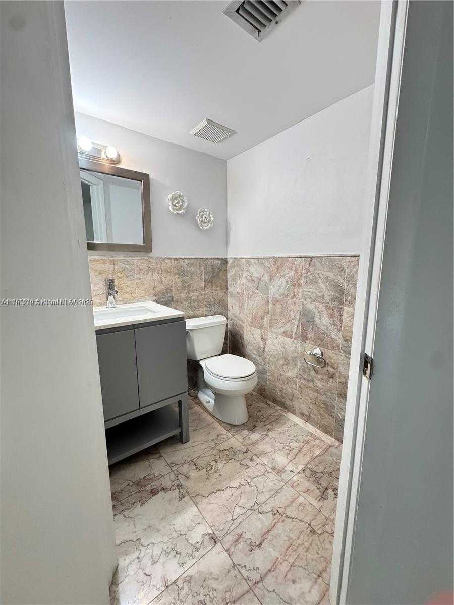 Small Image of 15525 MIAMI LAKEWAY N #102, Miami Lakes Number 15