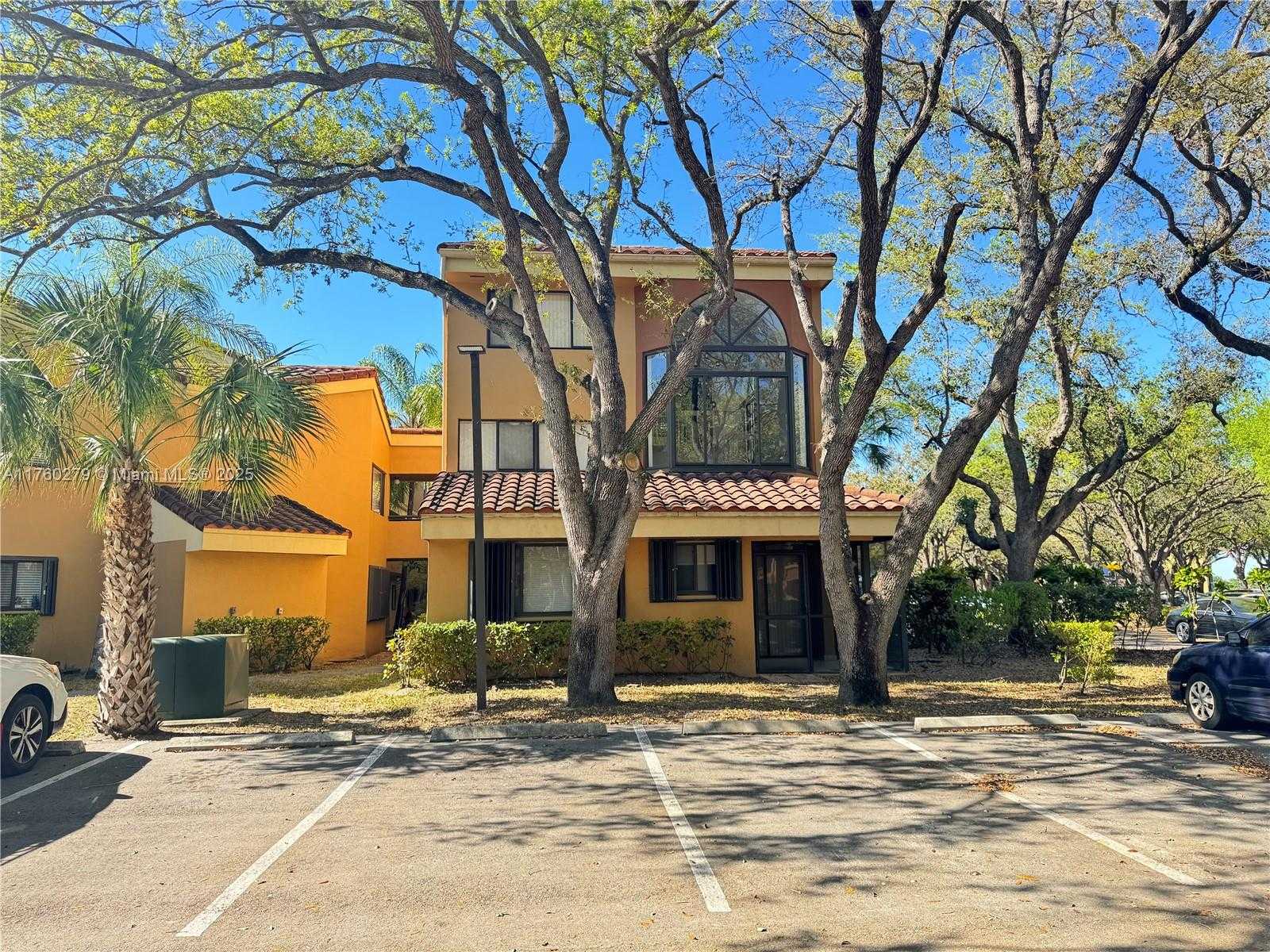 Small Image of 15525 MIAMI LAKEWAY N #102, Miami Lakes Number 3