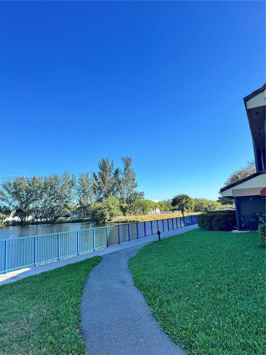 Small Image of 15525 MIAMI LAKEWAY N #102, Miami Lakes Number 31