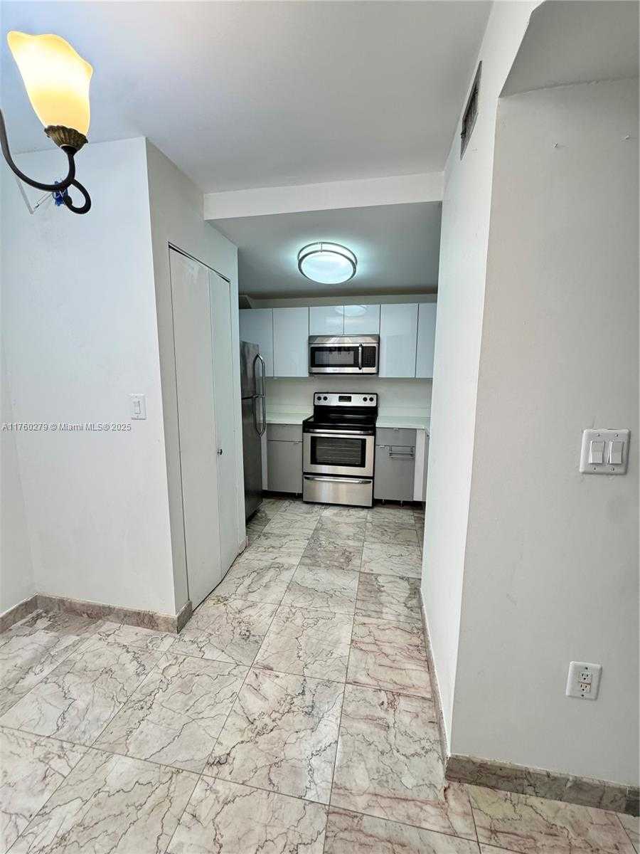 Small Image of 15525 MIAMI LAKEWAY N #102, Miami Lakes Number 6