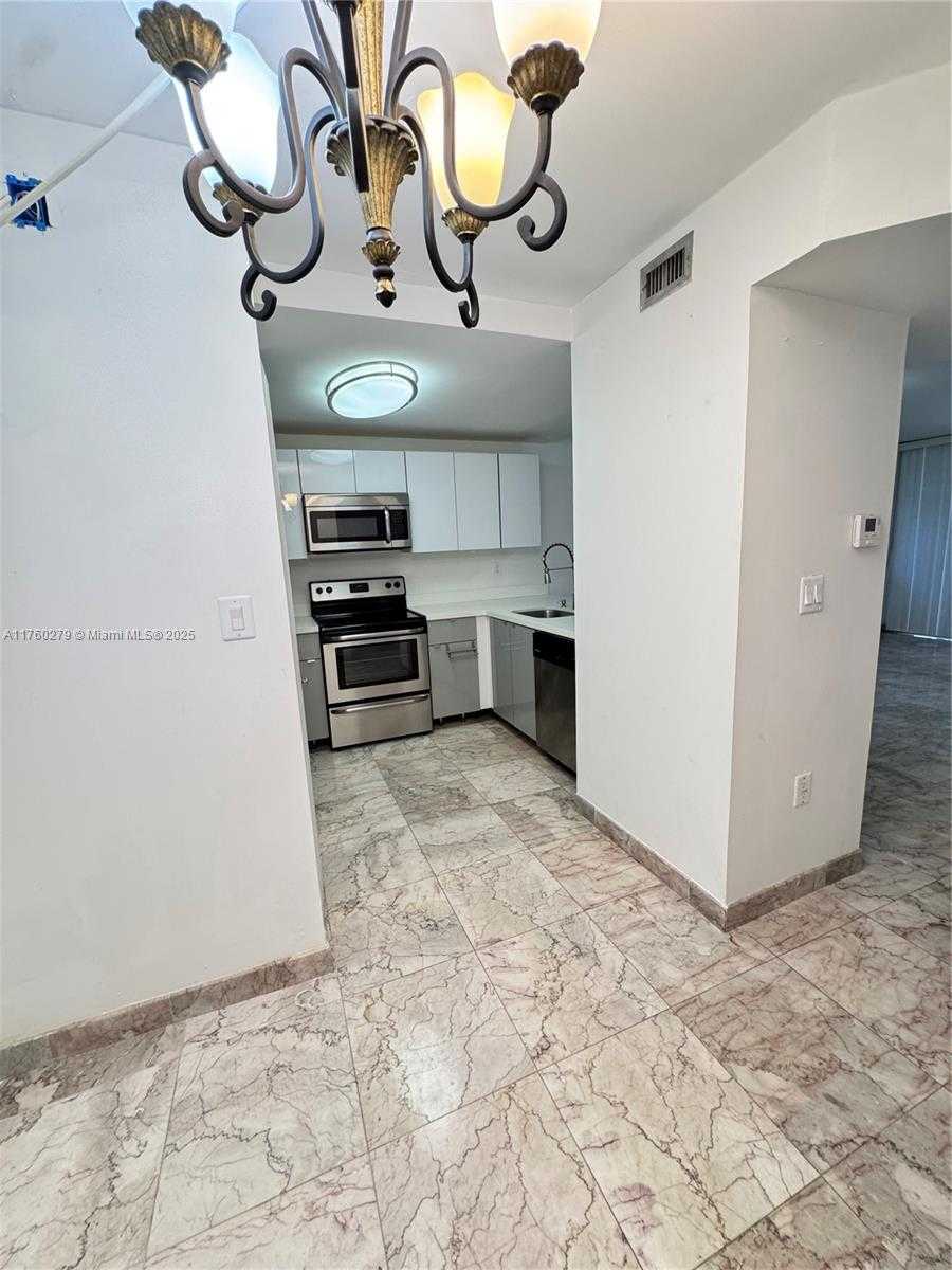 Small Image of 15525 MIAMI LAKEWAY N #102, Miami Lakes Number 7