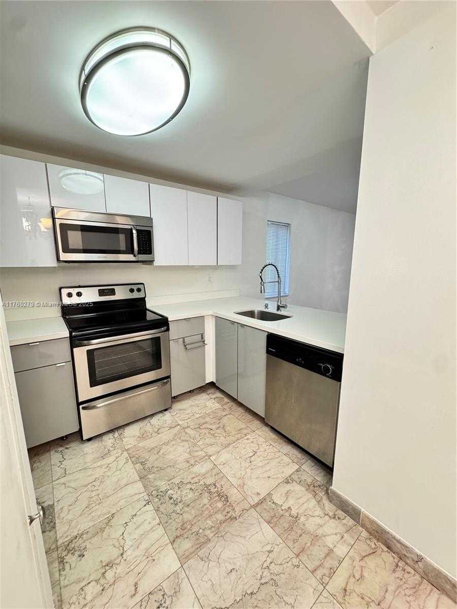 Small Image of 15525 MIAMI LAKEWAY N #102, Miami Lakes Number 8