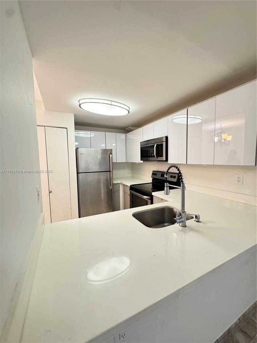 Small Image of 15525 MIAMI LAKEWAY N #102, Miami Lakes Number 9