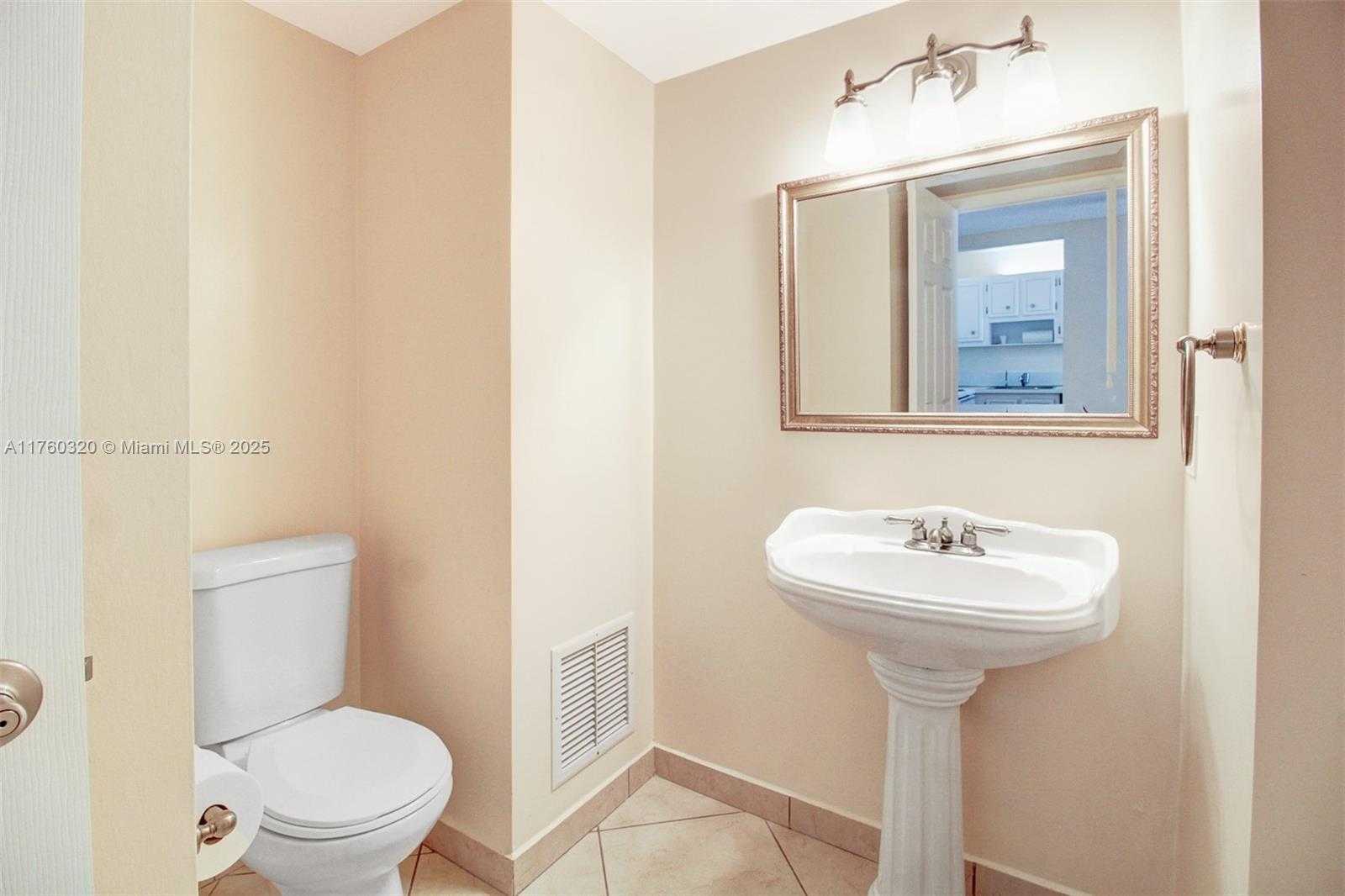 Small Image of 18011 BISCAYNE BLVD #1103, Aventura Number 12