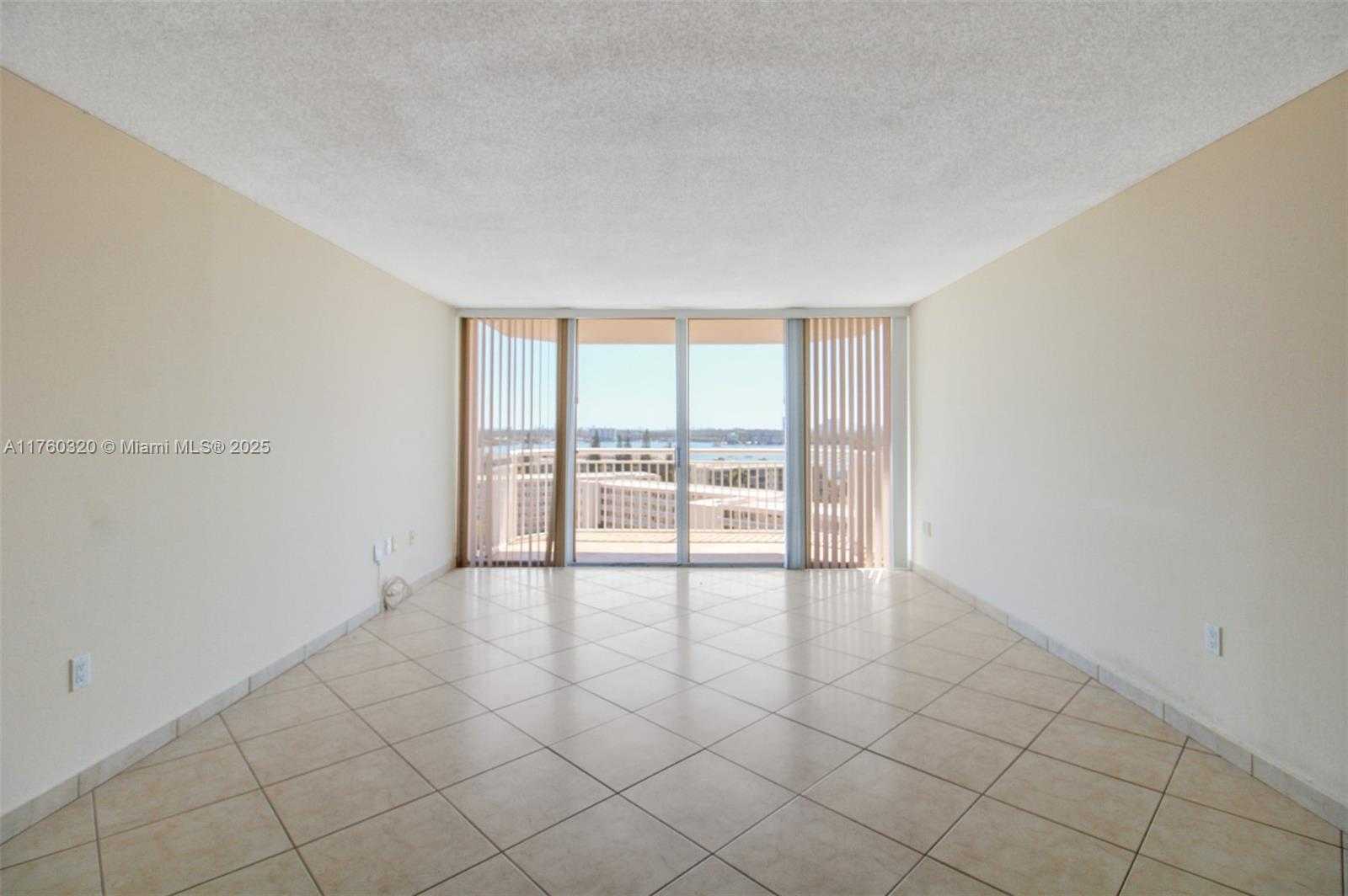 Small Image of 18011 BISCAYNE BLVD #1103, Aventura Number 4