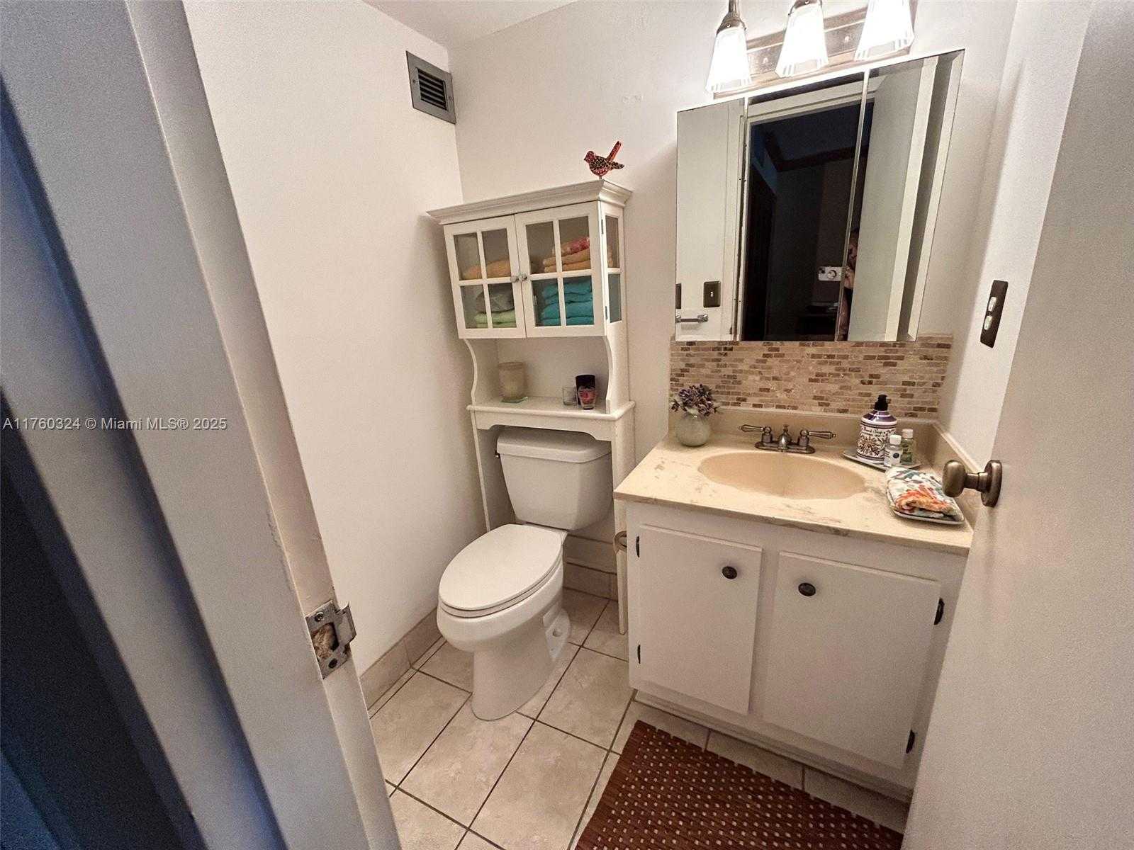 Small Image of 17021 NORTH BAY RD #828, Sunny Isles Beach Number 17