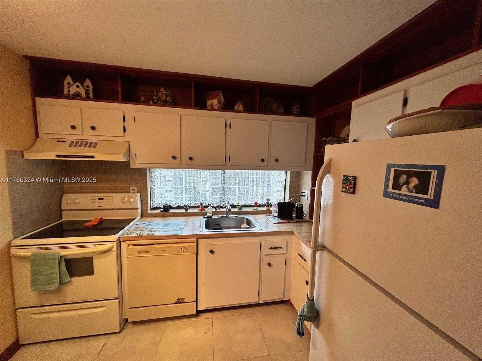 Small Image of 17021 NORTH BAY RD #828, Sunny Isles Beach Number 18