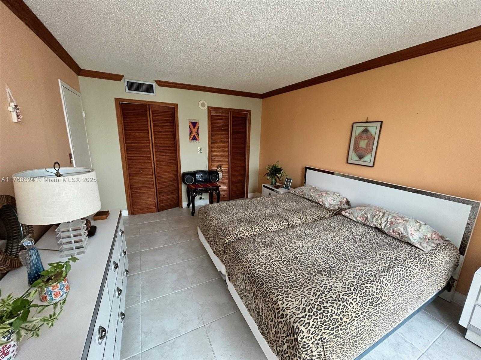 Small Image of 17021 NORTH BAY RD #828, Sunny Isles Beach Number 23