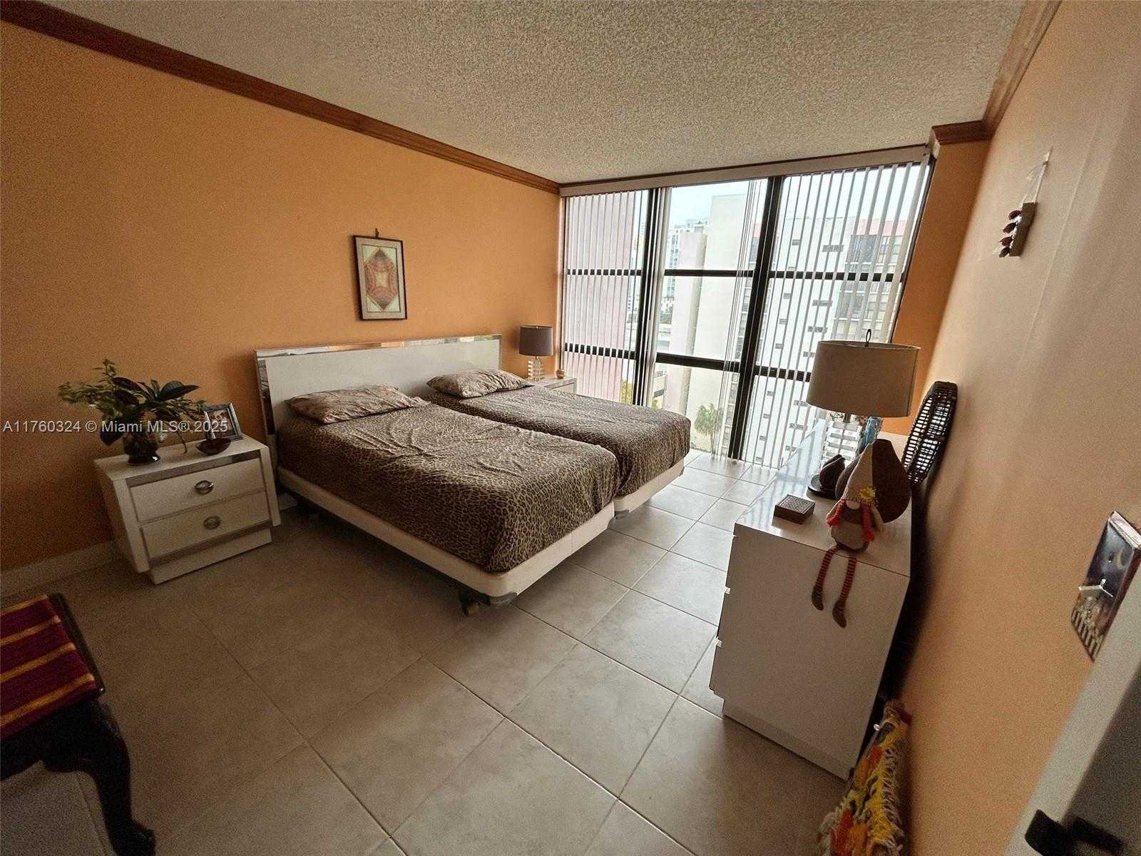 Small Image of 17021 NORTH BAY RD #828, Sunny Isles Beach Number 24