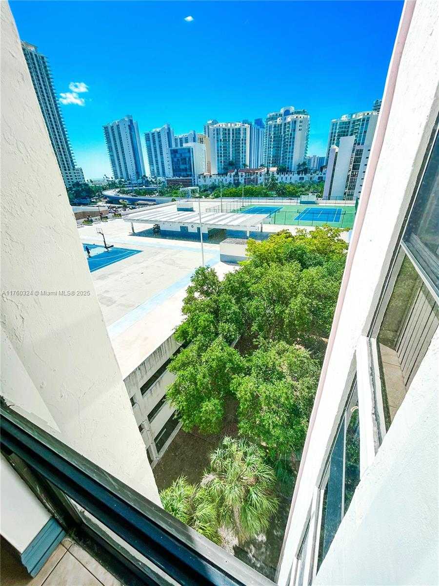 Small Image of 17021 NORTH BAY RD #828, Sunny Isles Beach Number 31