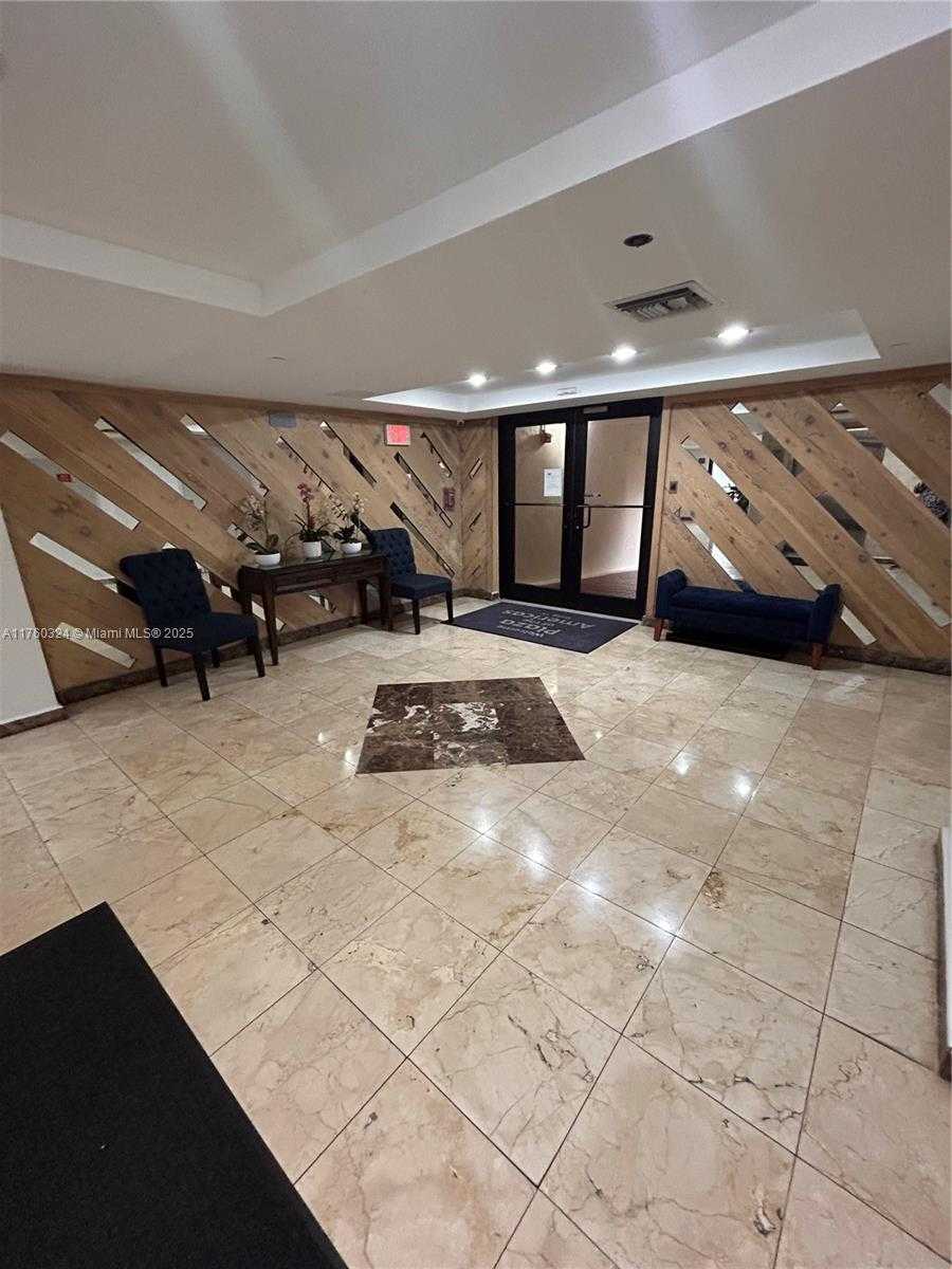 Small Image of 17021 NORTH BAY RD #828, Sunny Isles Beach Number 4