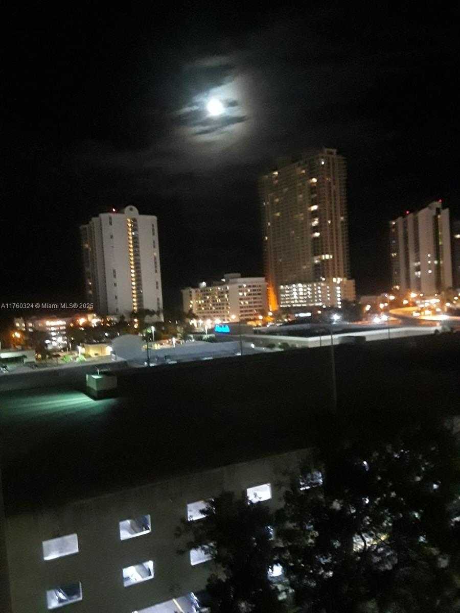Small Image of 17021 NORTH BAY RD #828, Sunny Isles Beach Number 6